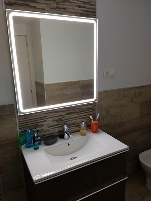Beautiful Apartment In La Carihuela, Торремолинос Экстерьер фото