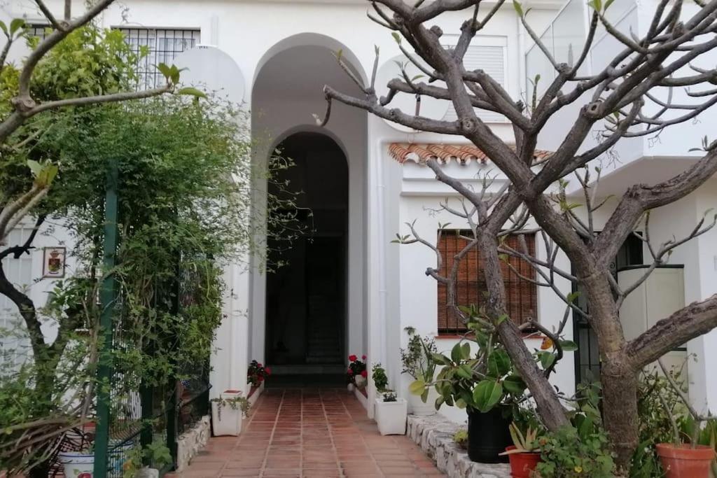 Beautiful Apartment In La Carihuela, Торремолинос Экстерьер фото