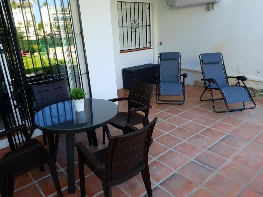 Beautiful Apartment In La Carihuela, Торремолинос Экстерьер фото