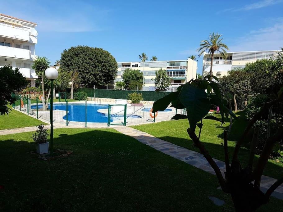 Beautiful Apartment In La Carihuela, Торремолинос Экстерьер фото
