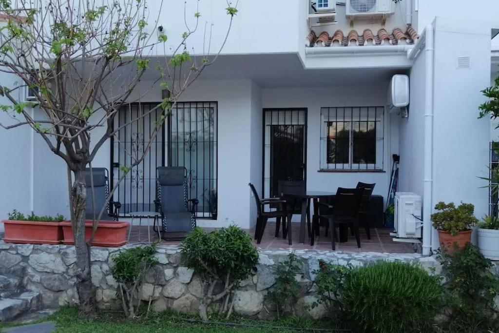 Beautiful Apartment In La Carihuela, Торремолинос Экстерьер фото